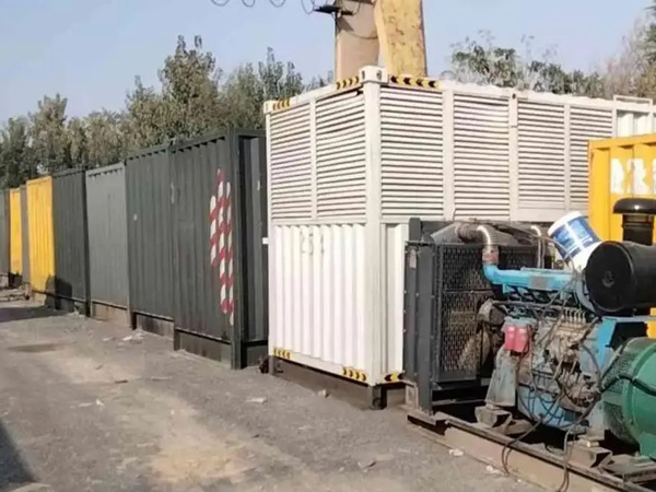 吉县200KW柴油发电机机组每小时油耗是多少？